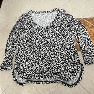 Womens blouse 🖤🤍